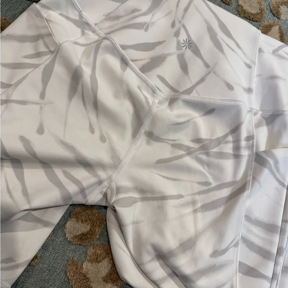 Athleta Cream and Gray Stash Pocket Tights - Picture 6 of 6